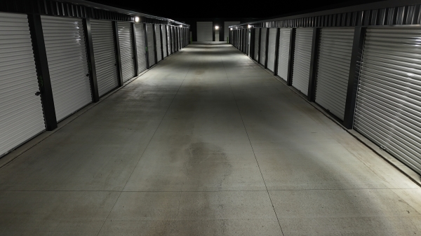 Facility photo: //images.sparefoot.com/medium/241840691f8d7e01a66.jpg