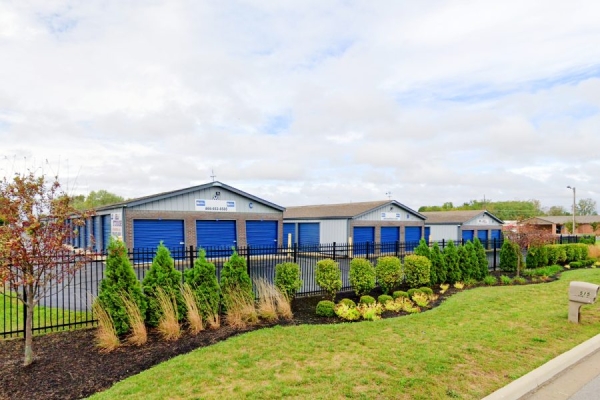 Facility photo: //images.sparefoot.com/medium/241842689f6c50105b6.jpg