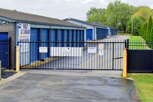 Facility photo: //images.sparefoot.com/medium/241842689f6c50d06ec.jpg