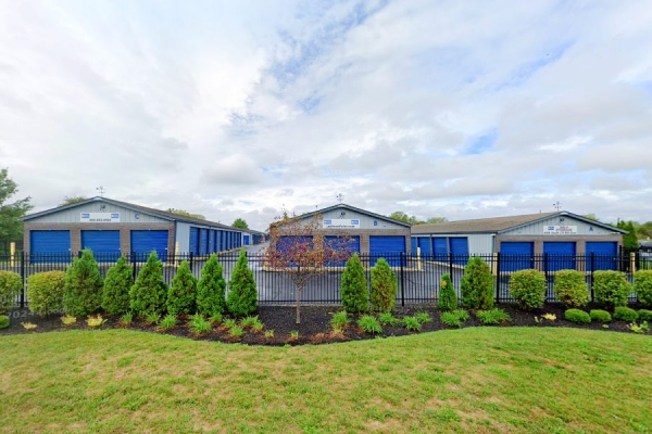 Facility photo: //images.sparefoot.com/medium/241842689f6c51c06a2.jpg