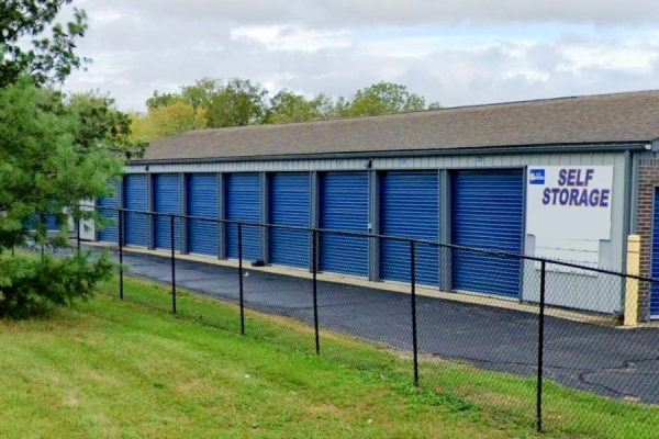 Facility photo: //images.sparefoot.com/medium/24184268a32e74d5fab.jpg
