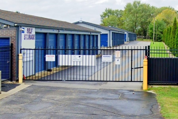 Facility photo: //images.sparefoot.com/medium/24184268a32ec9523df.jpg