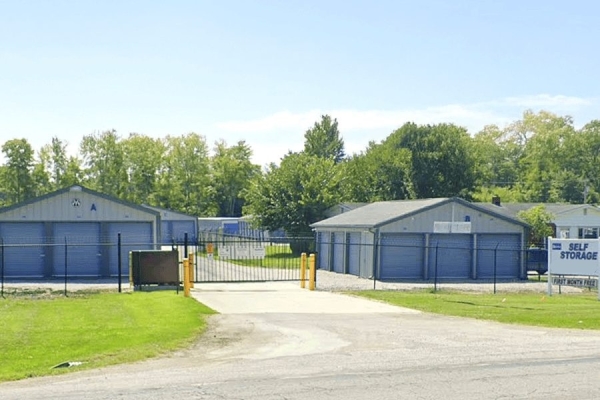 Facility photo: //images.sparefoot.com/medium/24184568a333bf1c51c.jpg