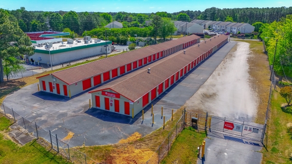 Facility photo: //images.sparefoot.com/medium/24185069f384c2db325.jpg