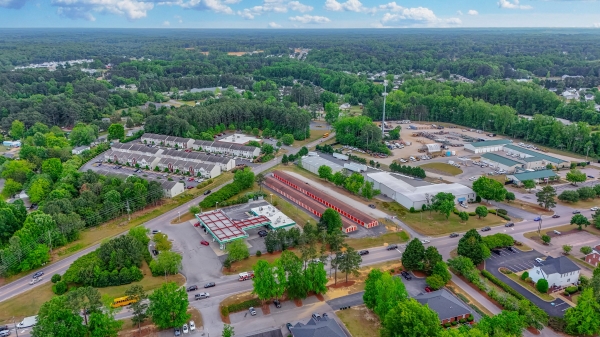 Facility photo: //images.sparefoot.com/medium/24185069f384c5dab3e.jpg