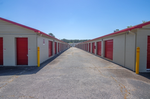 Facility photo: //images.sparefoot.com/medium/24185069f384c995514.jpg