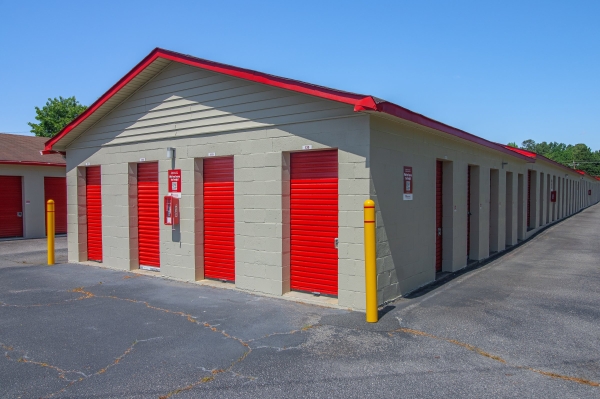 Facility photo: //images.sparefoot.com/medium/24185069f384cb29e69.jpg