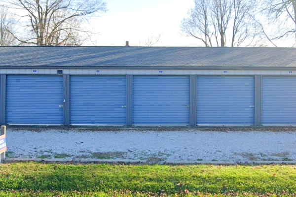 Facility photo: //images.sparefoot.com/medium/241853689f64f2d45f3.jpg