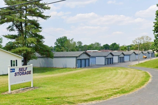Facility photo: //images.sparefoot.com/medium/24185468a332b61595a.jpg