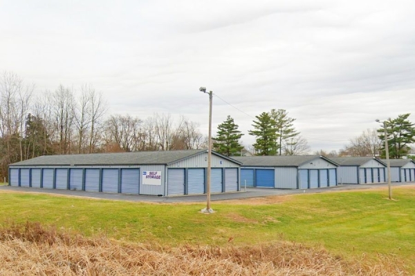 Facility photo: //images.sparefoot.com/medium/24185468a332e0999e9.jpg