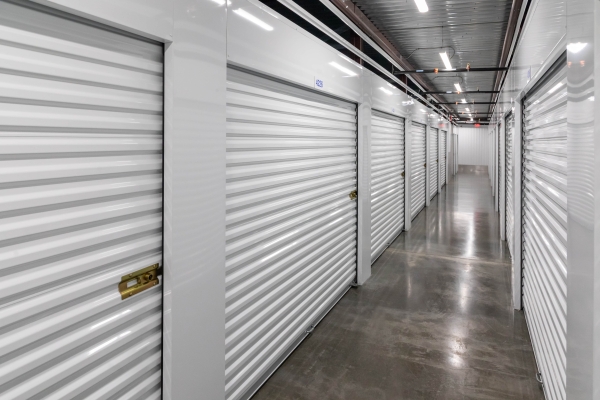 Facility photo: //images.sparefoot.com/medium/24185768d2eb2e0b2c6.jpg