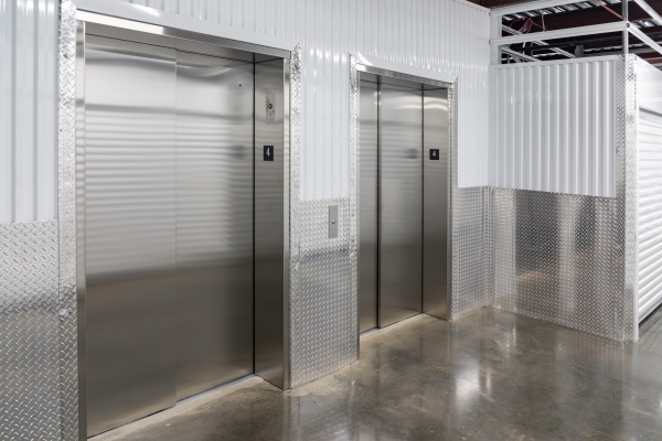 Facility photo: //images.sparefoot.com/medium/24185768d2eb3688afe.jpg