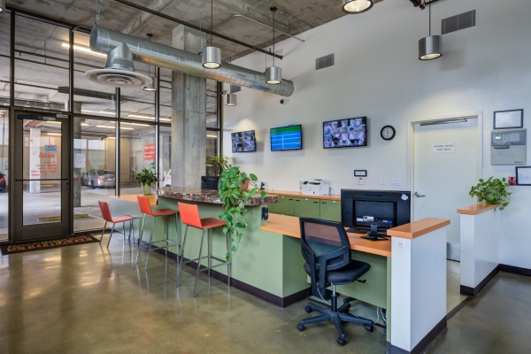Facility photo: //images.sparefoot.com/medium/241866689e041586a9d.jpg