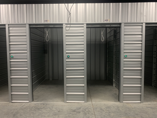 Facility photo: //images.sparefoot.com/medium/241872689e22dd9630c.jpeg
