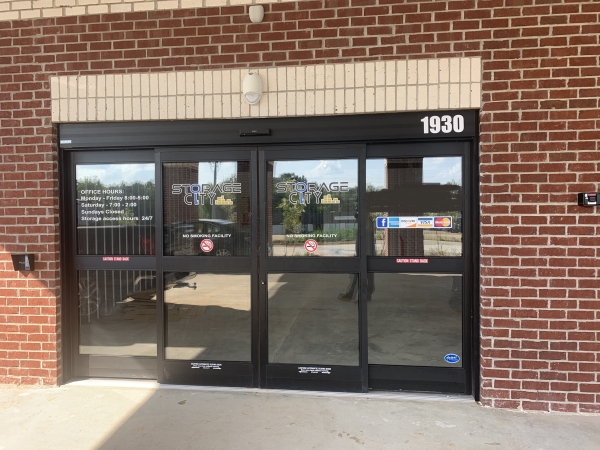 Facility photo: //images.sparefoot.com/medium/241872689e22e5266b7.jpg