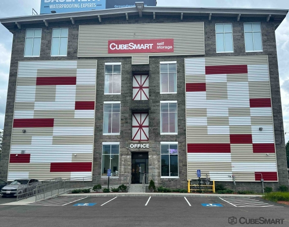 Facility photo: //images.sparefoot.com/medium/24188068b7eb31e5b0a.jpg