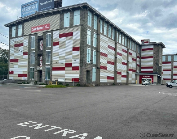 Facility photo: //images.sparefoot.com/medium/24188068b7eb353cb30.jpg
