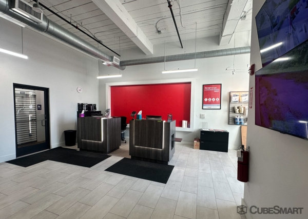 Facility photo: //images.sparefoot.com/medium/241880691edd18b964b.jpg