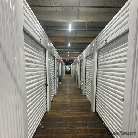 Facility photo: //images.sparefoot.com/medium/241880691edd19bfb11.jpg