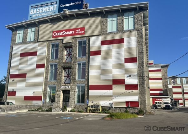 Facility photo: //images.sparefoot.com/medium/24188069ddf49a6bbef.jpg