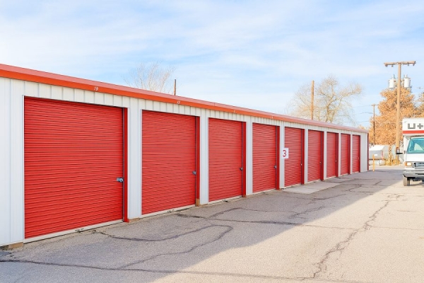 Facility photo: //images.sparefoot.com/medium/24188368a76c96aa841.jpg