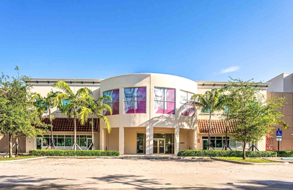 Facility photo: //images.sparefoot.com/medium/24188668b0855645486.jpg