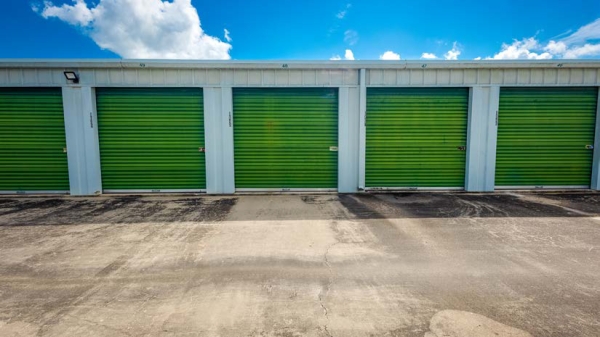 Facility photo: //images.sparefoot.com/medium/24189268a6375e9e61c.jpg