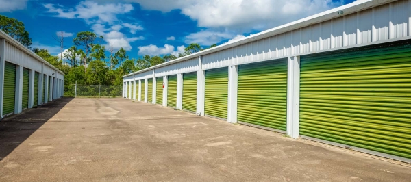 Facility photo: //images.sparefoot.com/medium/24189268a63768e3c78.jpg