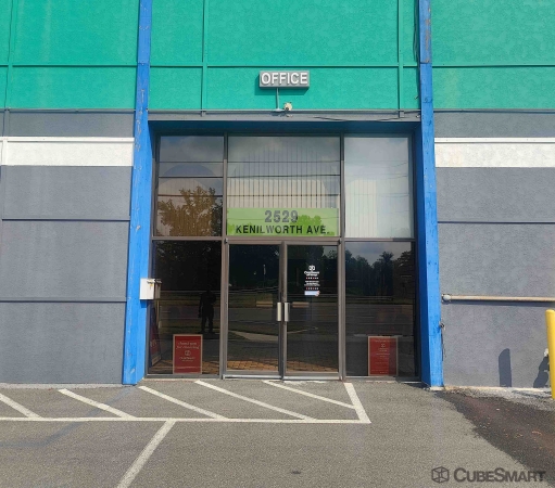 Facility photo: //images.sparefoot.com/medium/24189368a827c8988f4.jpg