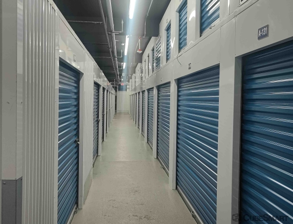 Facility photo: //images.sparefoot.com/medium/24189368a827d3eb7f2.jpg