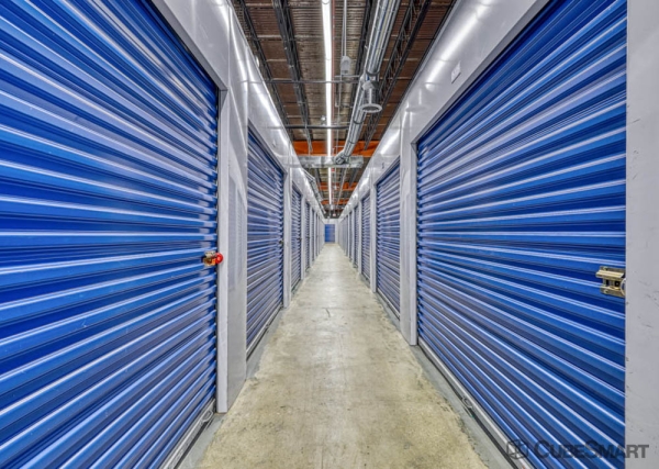 Facility photo: //images.sparefoot.com/medium/24189369f5ae555fc64.jpg