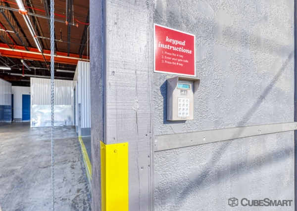 Facility photo: //images.sparefoot.com/medium/24189369f5ae5a1672d.jpg
