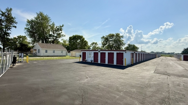 Facility photo: //images.sparefoot.com/medium/24189568a7777493f52.jpeg