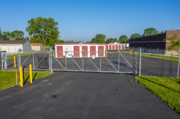 Facility photo: //images.sparefoot.com/medium/24189568a77955ba7b6.jpg