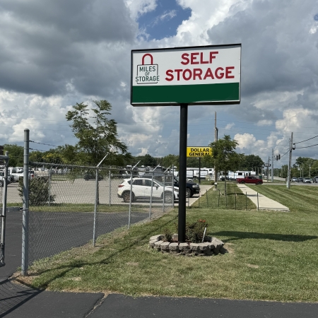 Facility photo: //images.sparefoot.com/medium/24189568a789e31c22b.jpeg