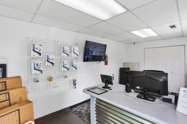 Facility photo: //images.sparefoot.com/medium/24190168a7529078f1c.jpg