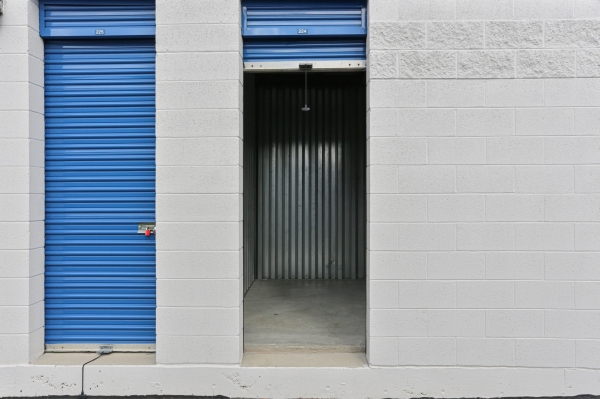 Facility photo: //images.sparefoot.com/medium/24190168a7529ad6dba.jpg