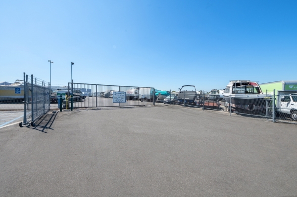 Facility photo: //images.sparefoot.com/medium/24190268a751033f199.jpg