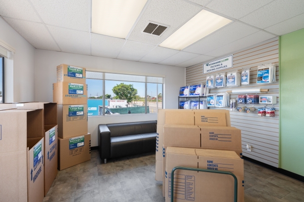 Facility photo: //images.sparefoot.com/medium/24190268a751079f379.jpg