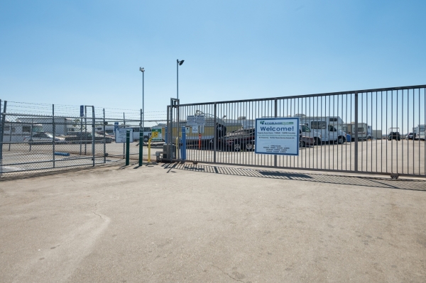 Facility photo: //images.sparefoot.com/medium/24190268a7511775f29.jpg