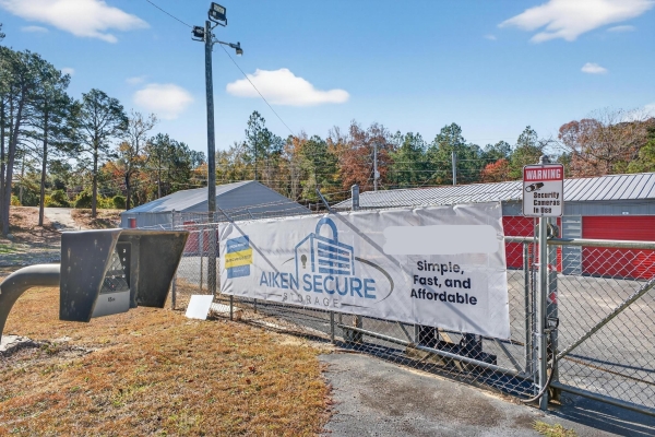 Facility photo: //images.sparefoot.com/medium/2419046930941761782.jpg