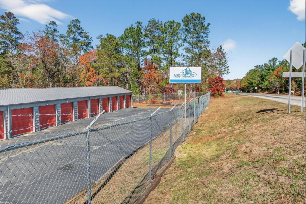 Facility photo: //images.sparefoot.com/medium/241904693094907c51e.jpg