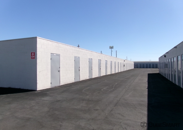 Facility photo: //images.sparefoot.com/medium/24191069fc2f8347393.jpg