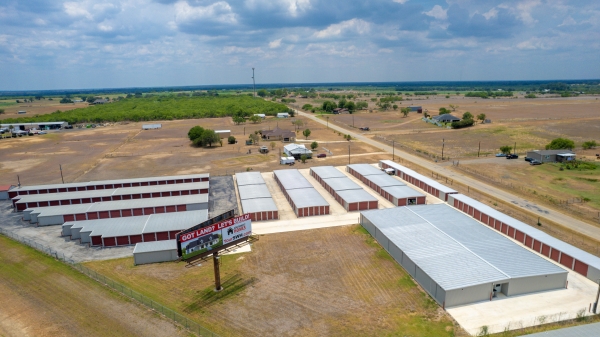 Facility photo: //images.sparefoot.com/medium/24191268ac9ba19731c.jpg
