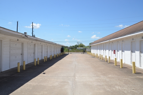 Facility photo: //images.sparefoot.com/medium/24191468acf76664d15.jpg