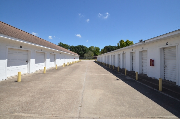 Facility photo: //images.sparefoot.com/medium/24191468acf768ad3e7.jpg