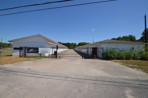 Facility photo: //images.sparefoot.com/medium/24191468acf76b34425.jpg