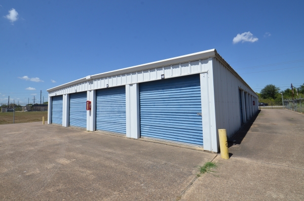 Facility photo: //images.sparefoot.com/medium/24191468acf76c965bd.jpg
