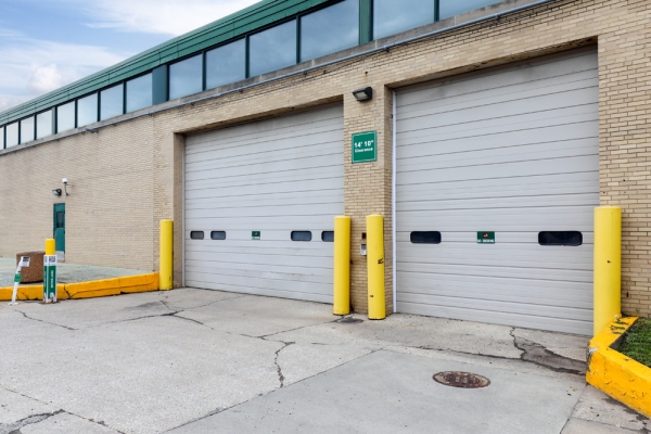 Facility photo: //images.sparefoot.com/medium/24192368ae29a9d1101.jpg