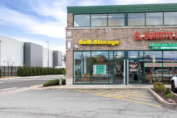 Facility photo: //images.sparefoot.com/medium/24192368ae29aca4f4d.jpg